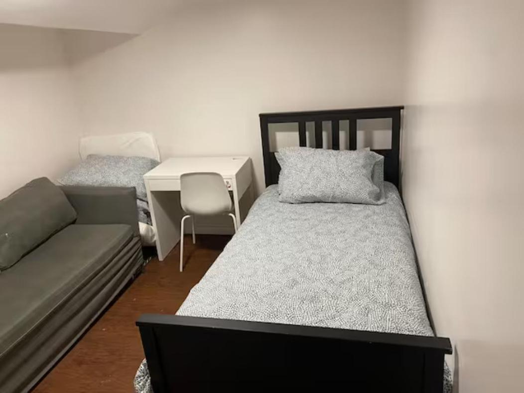 Basemewnt With Private Bathroom 36c Homestay *