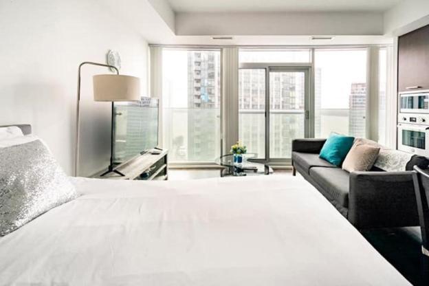 Hotel Comfort Opulence Suites Downtown 20th Floor View *