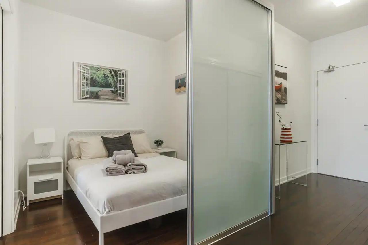 Luxury 2-bedroom Parking, View Of Cn Tower Apartment *