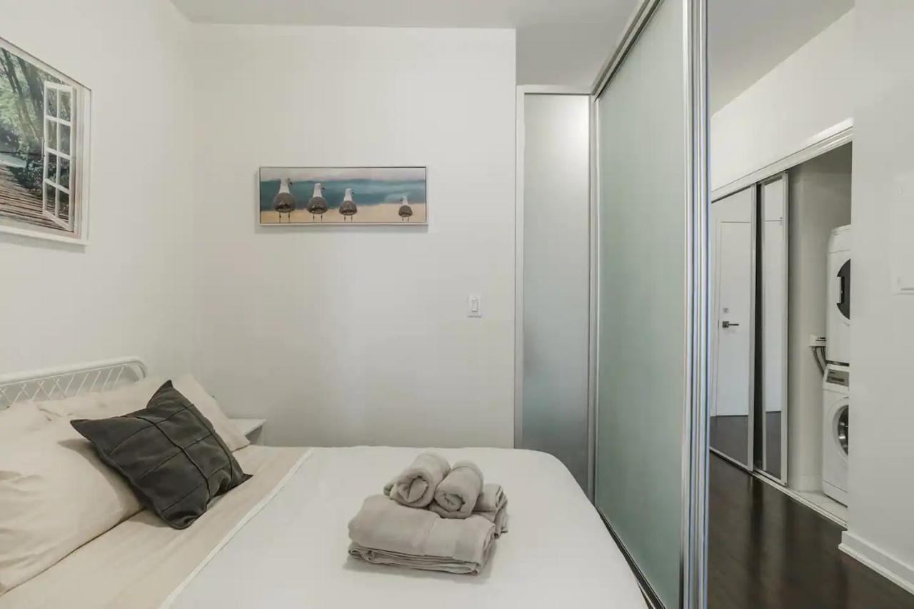 Apartment Luxury 2-bedroom Parking, View Of Cn Tower *