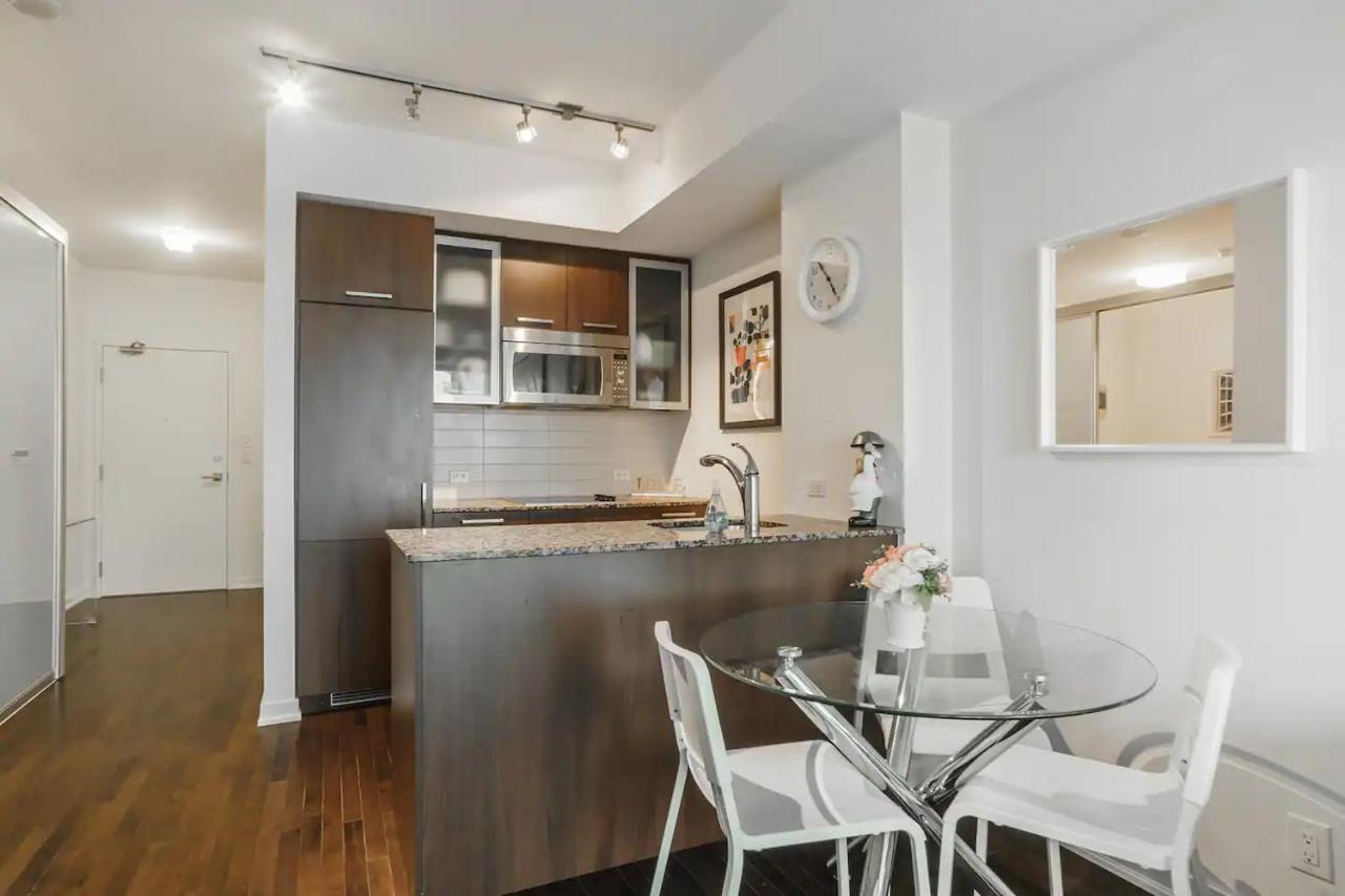 Luxury 2-bedroom Parking, View Of Cn Tower * Toronto