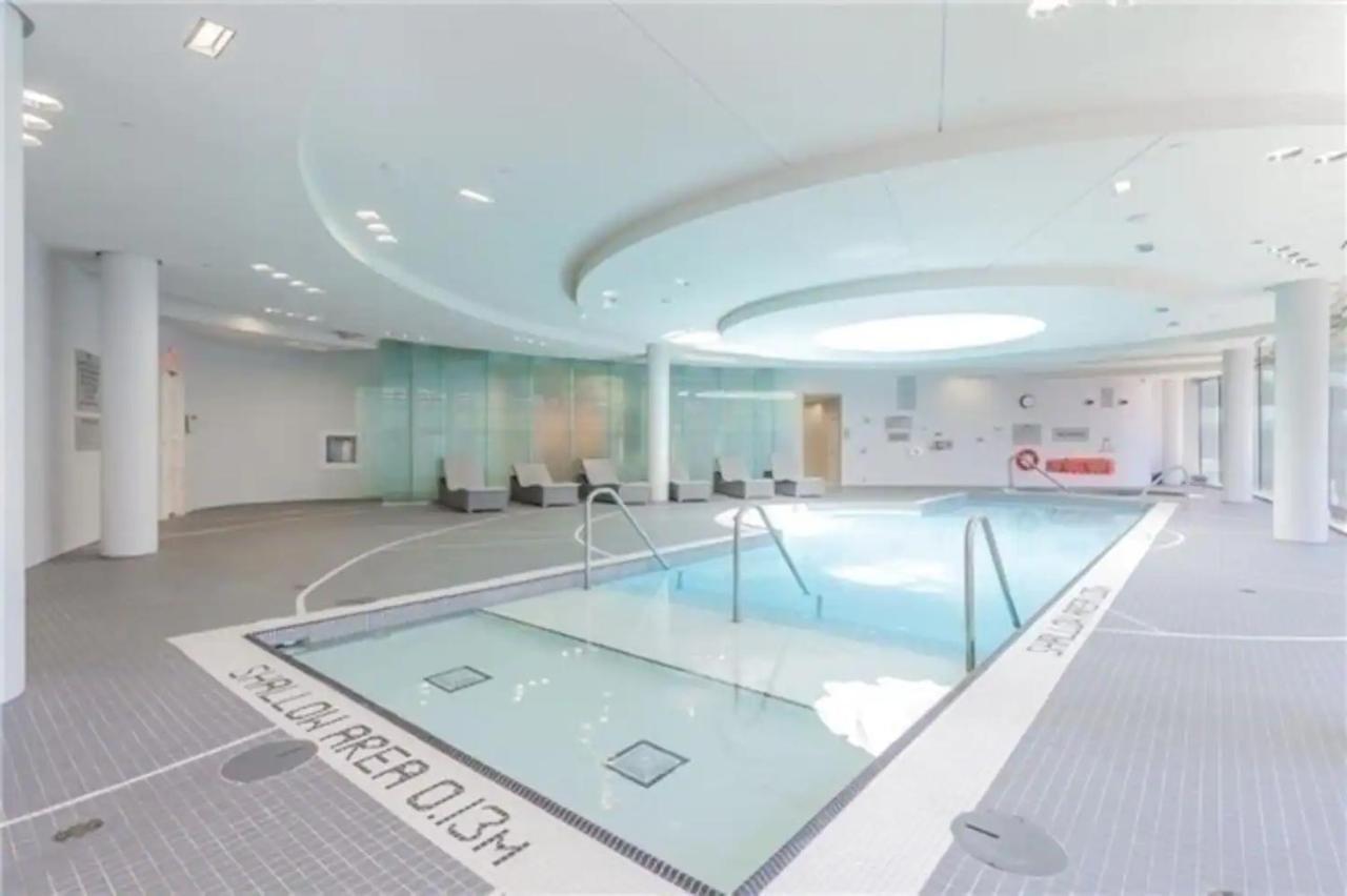 Luxury 2-bedroom Parking, View Of Cn Tower Apartment *