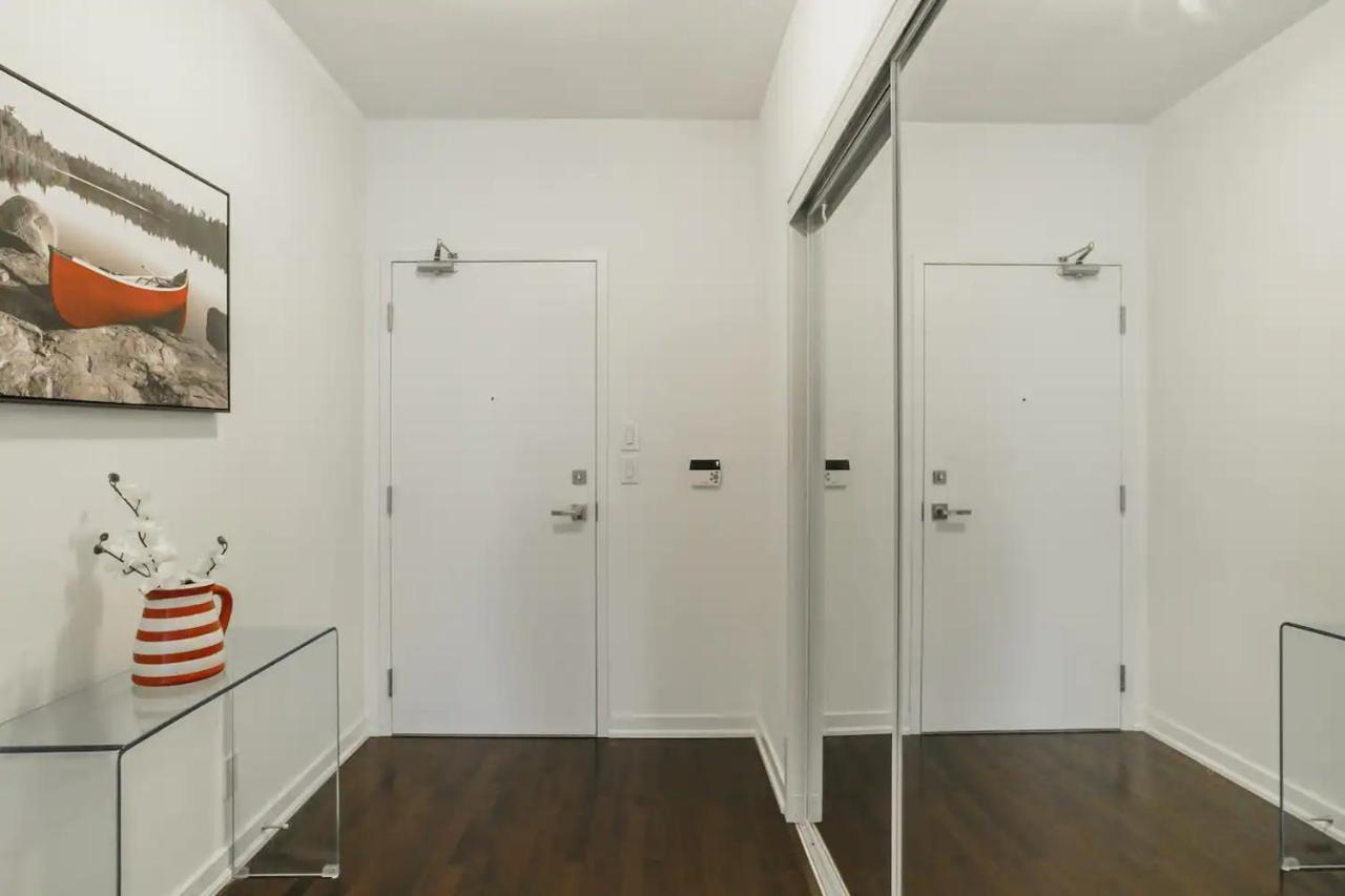 Apartment Luxury 2-bedroom Parking, View Of Cn Tower