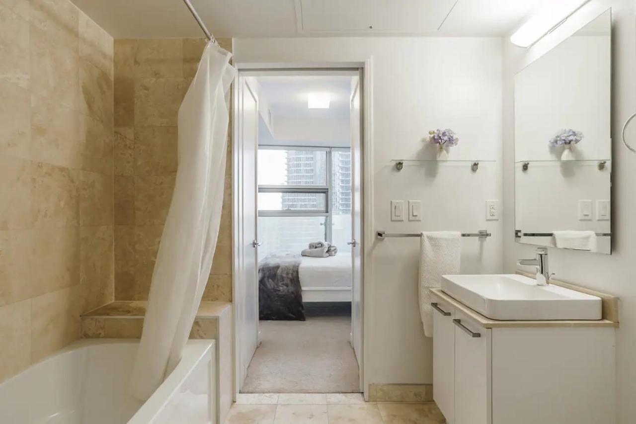 Luxury 2-bedroom Parking, View Of Cn Tower *