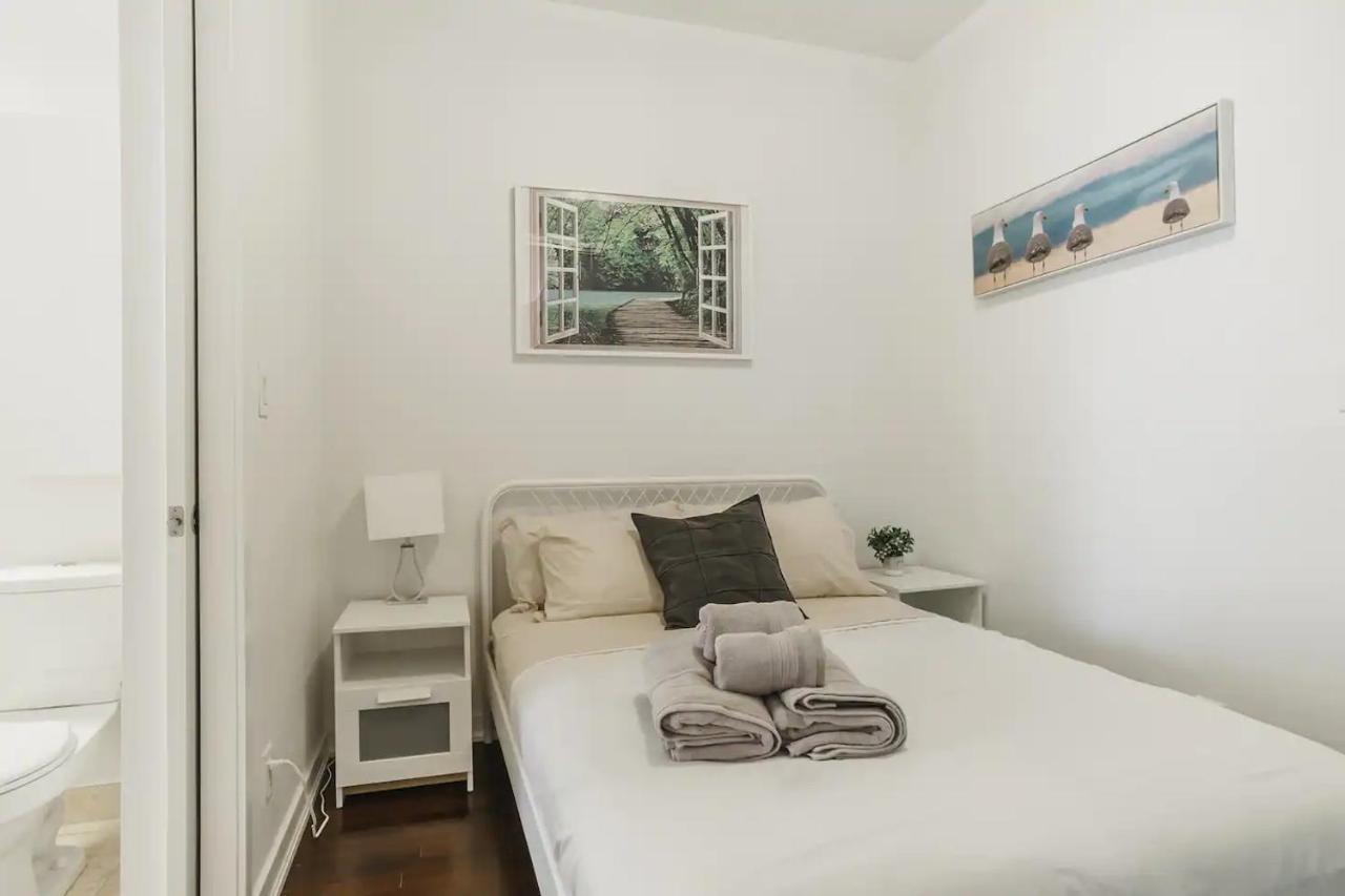 Apartment Luxury 2-bedroom Parking, View Of Cn Tower Toronto