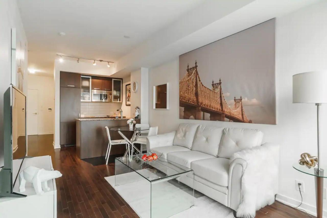 Luxury 2-bedroom Parking, View Of Cn Tower Apartment *
