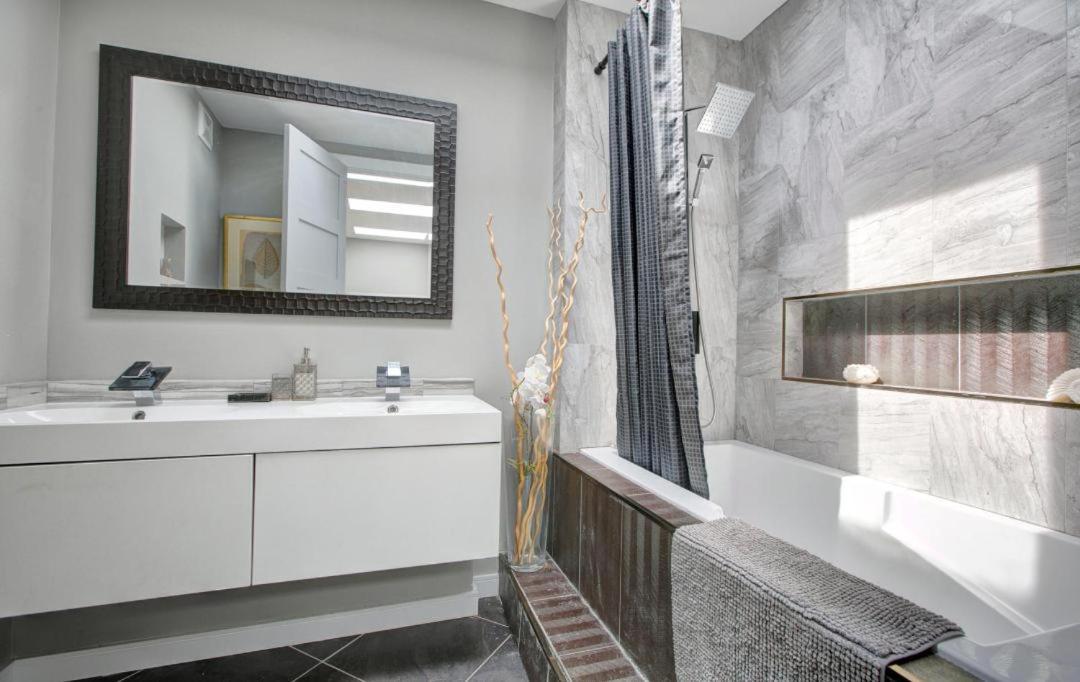 Apartment Beautiful, Centric, Pet-friendly With Parking