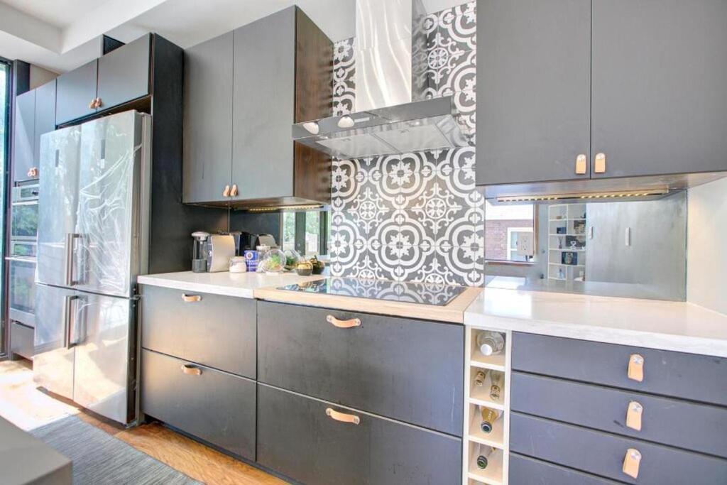Beautiful, Centric, Pet-friendly With Parking Apartment Toronto