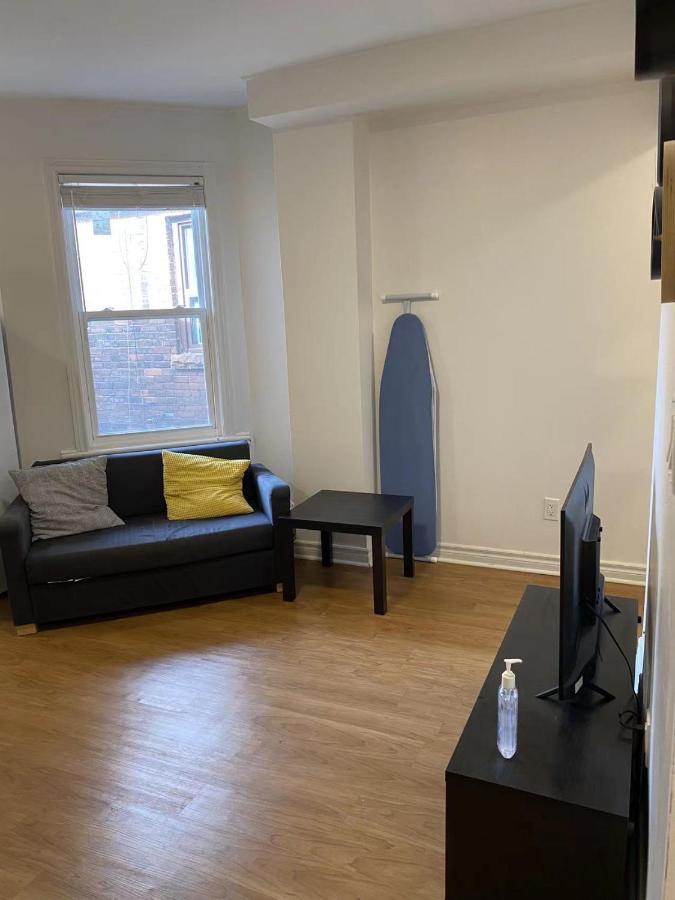 Guest house Single With Shared Bathroom 536c Toronto