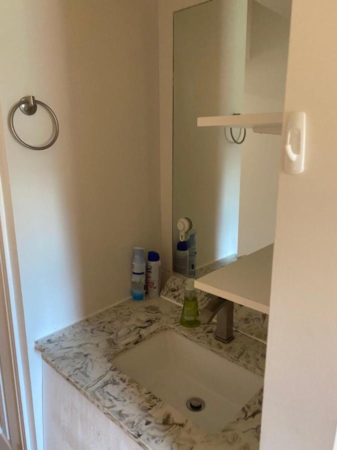 Guest house Single With Shared Bathroom 536c Toronto