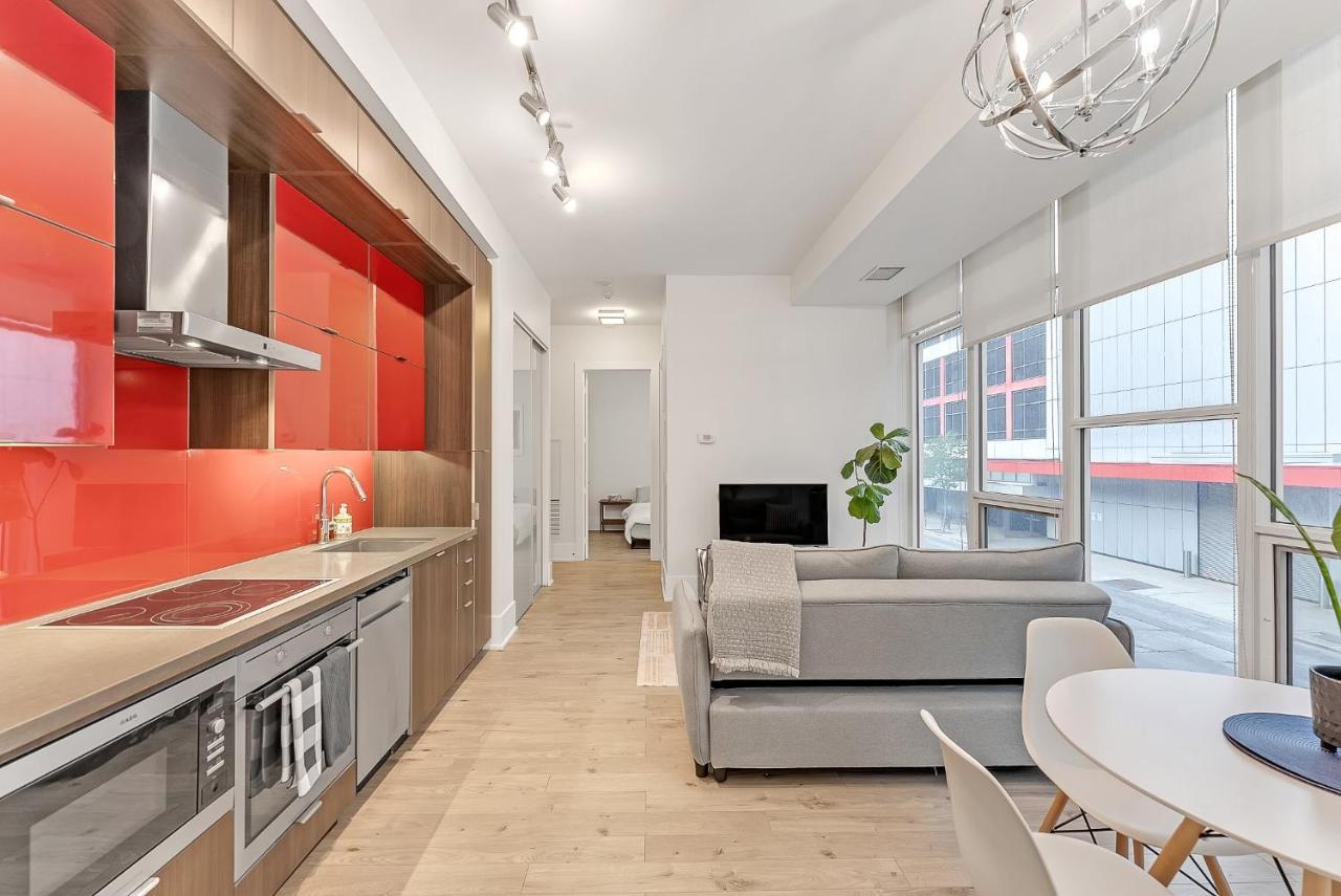 Apartment 2br 2bth Apt-rogers Center-cn Tower-free Parking *