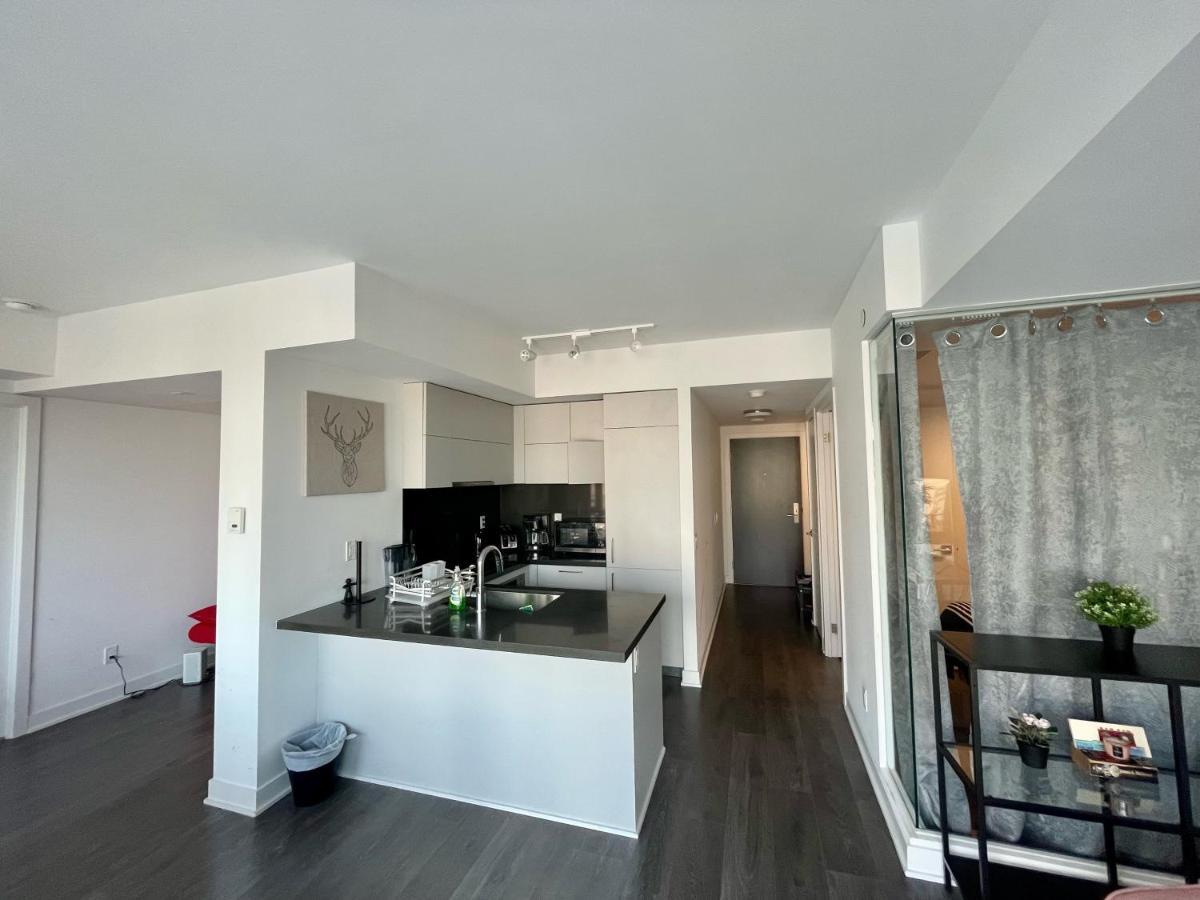 Two Br Two Br Study Yorkville * Toronto