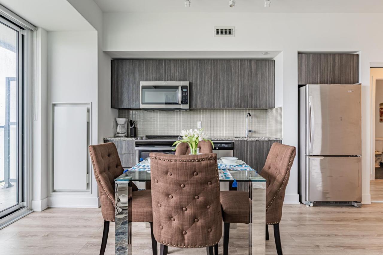 Two Bedroom Condo! Union Station! Downtown Core Apartment Toronto