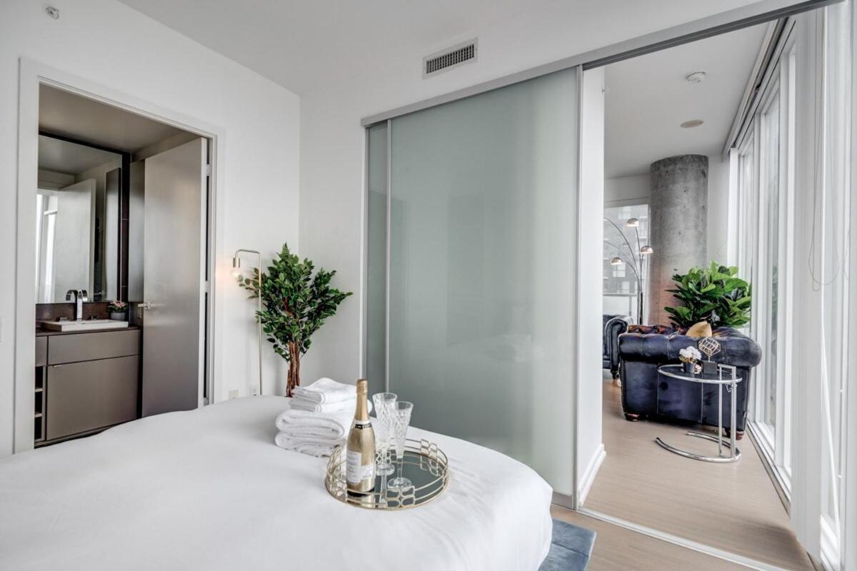 Luxury By Cn Tower Apartment *