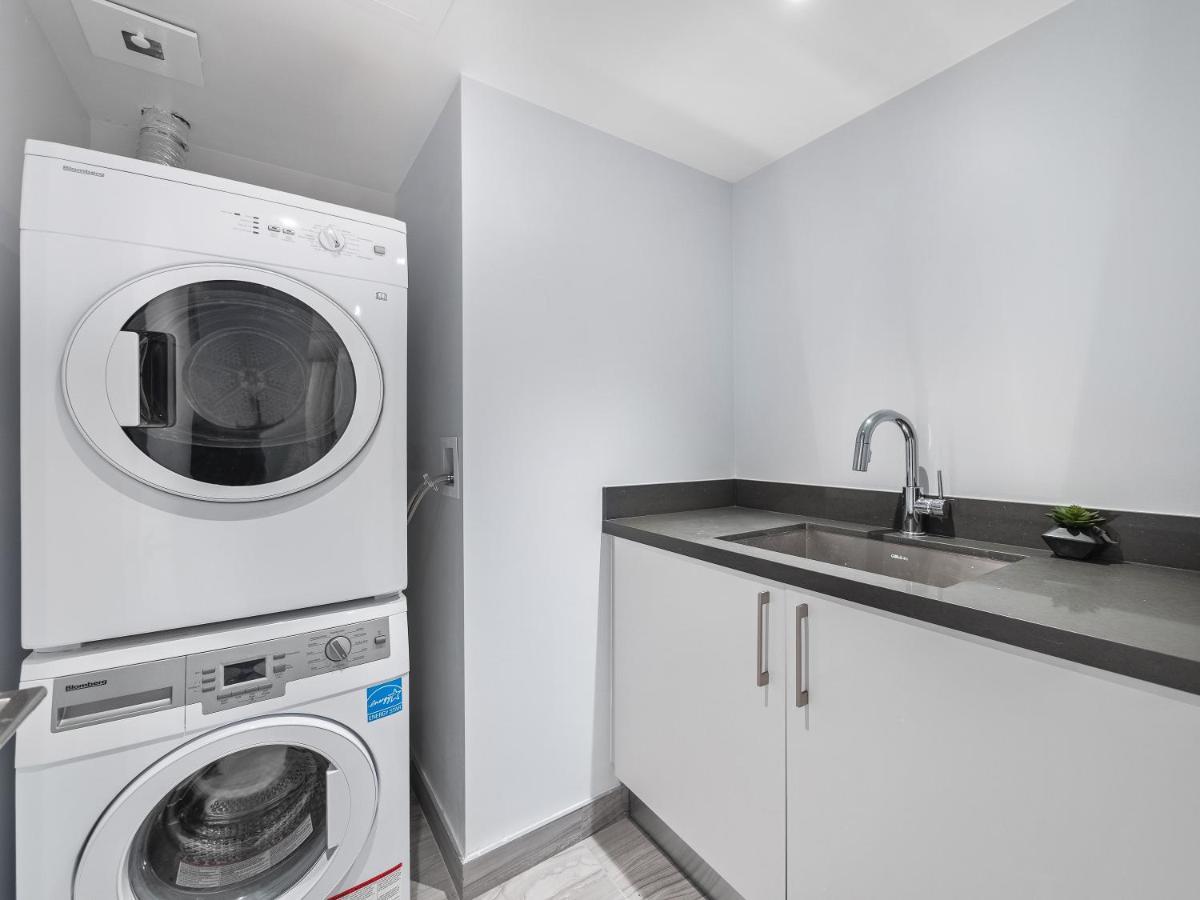 Yorkville Plaza Suites Hotel 5*