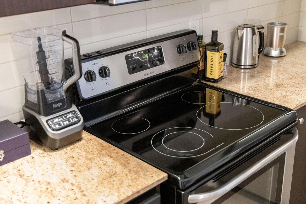 Beautiful Townhouse Near Yorkdale Mall, Wilson Subway Apartment *