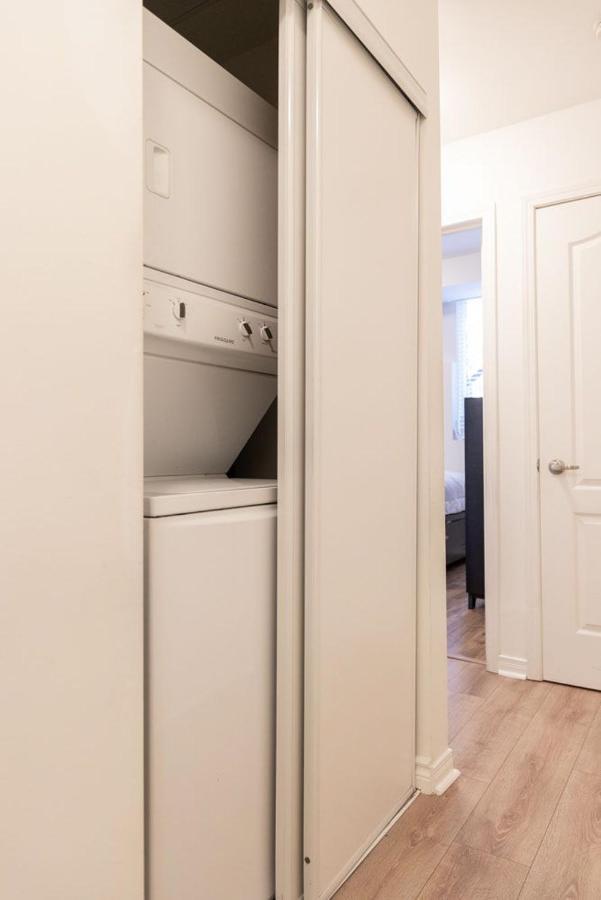 Beautiful Townhouse Near Yorkdale Mall, Wilson Subway Toronto