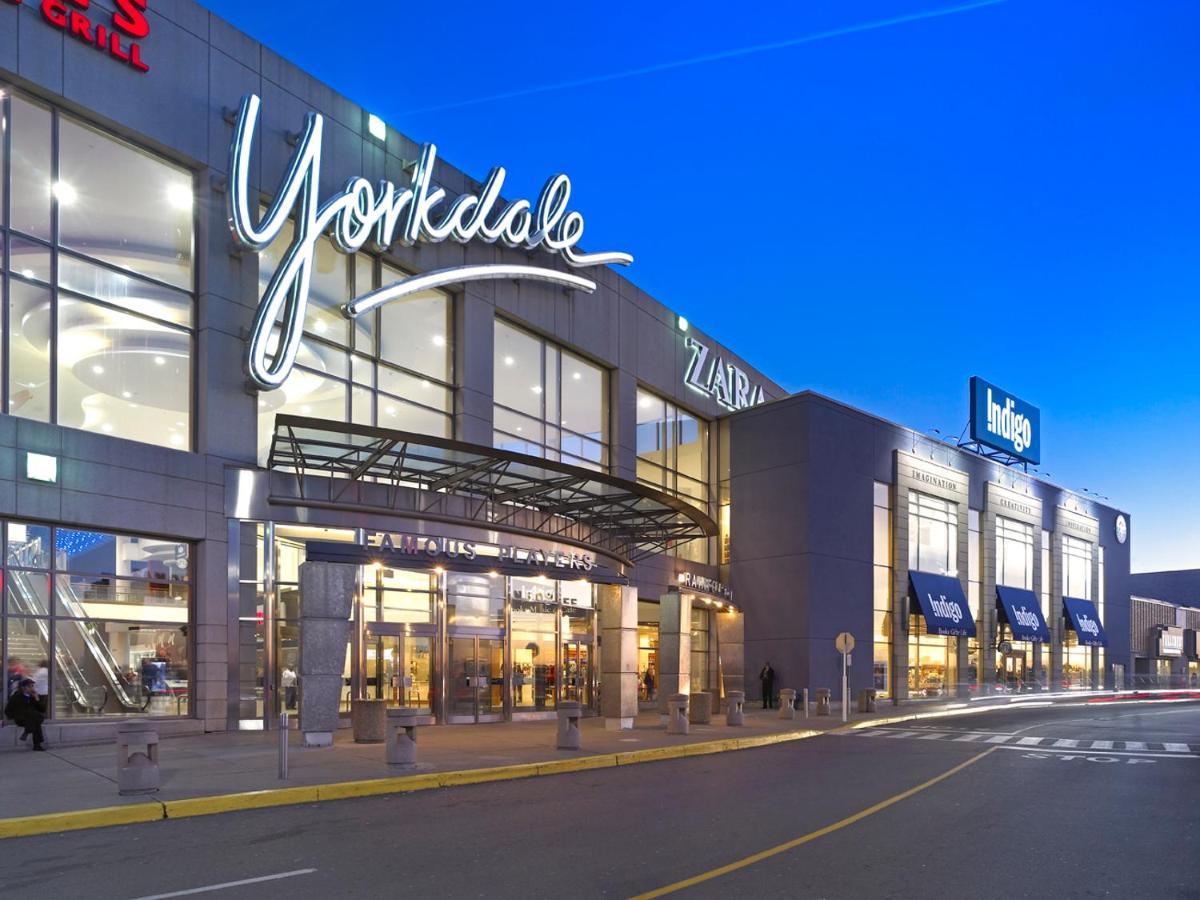 Beautiful Townhouse Near Yorkdale Mall, Wilson Subway * Toronto