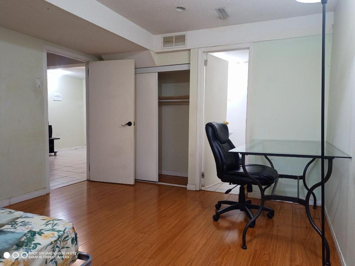 Guest house Stb - Cozy Nest - Double Bedroom With Private Washroom Toronto