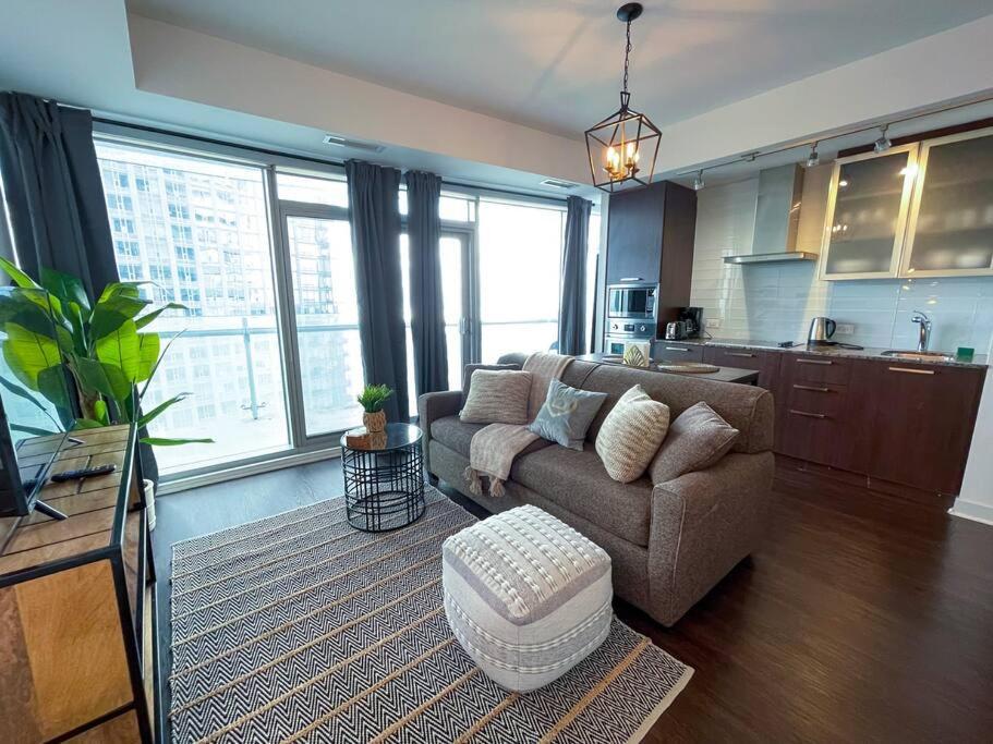 Simply Comfort Suites - Unique In Ice Toronto