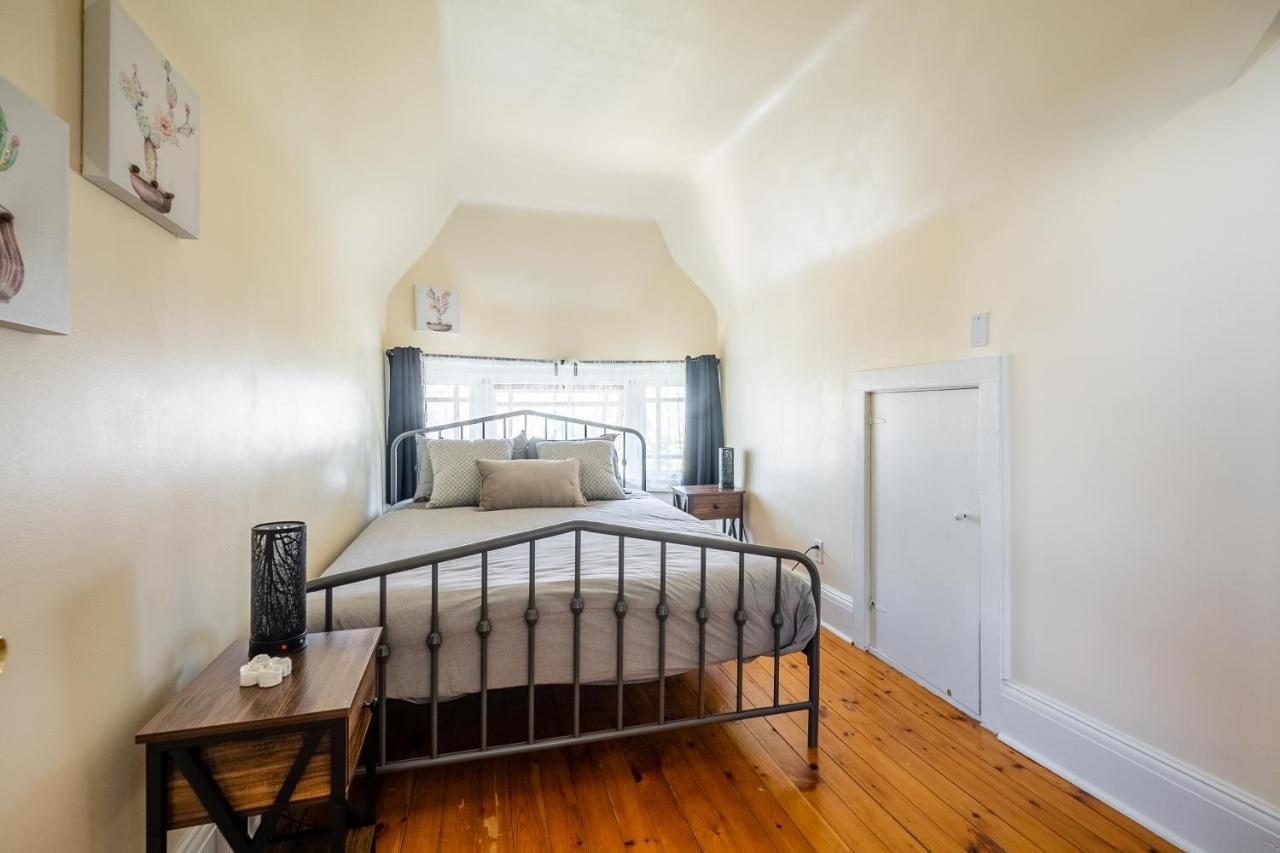 Cozy 5 Bedroom House In Downtown By Globalstay