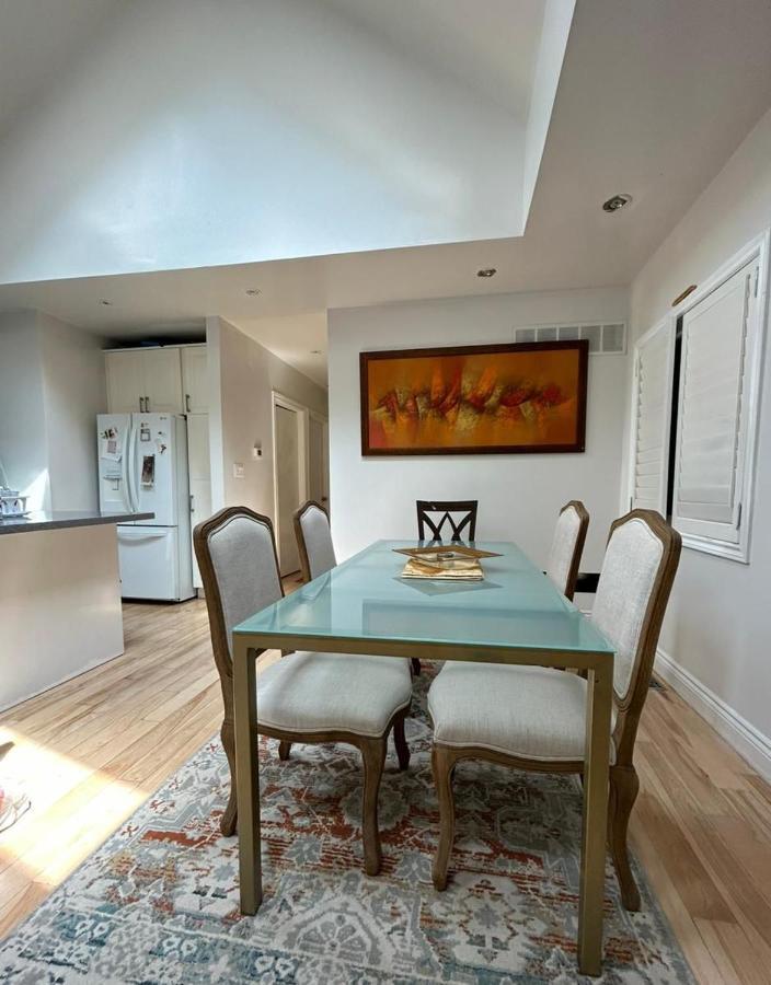 Apartment 2 Bedroom Beaches Big Backyard Toronto