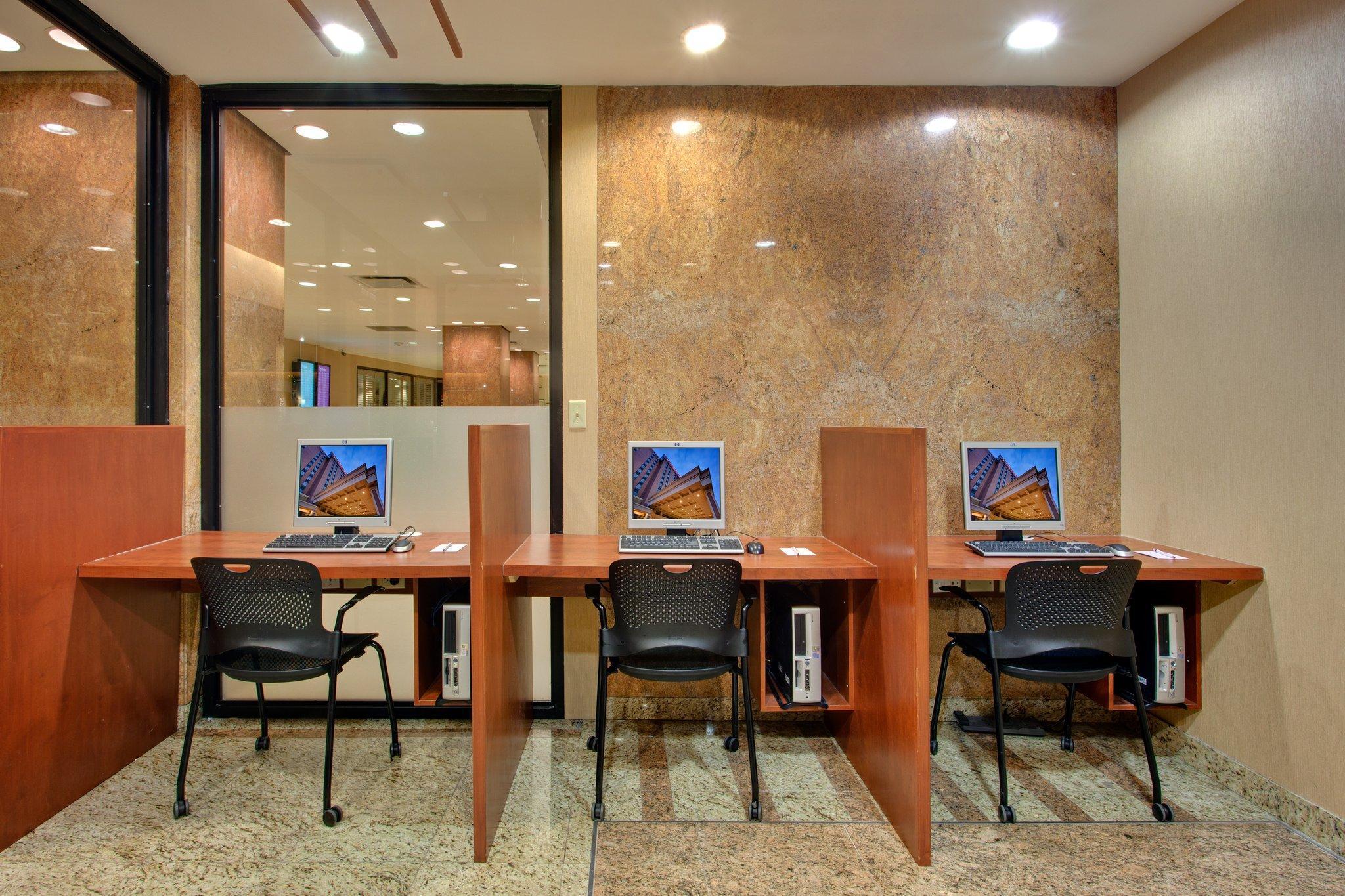 Crowne Plaza Airport By Ihg Hotel Toronto