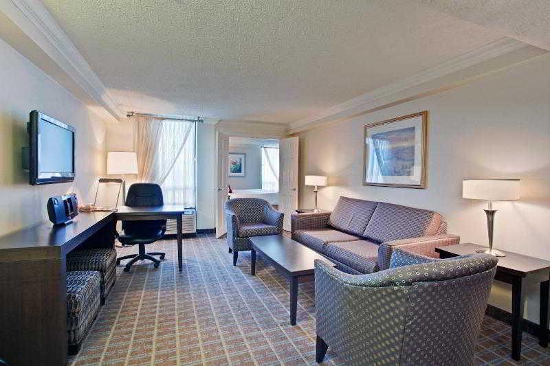 Crowne Plaza Airport By Ihg Hotel 4*