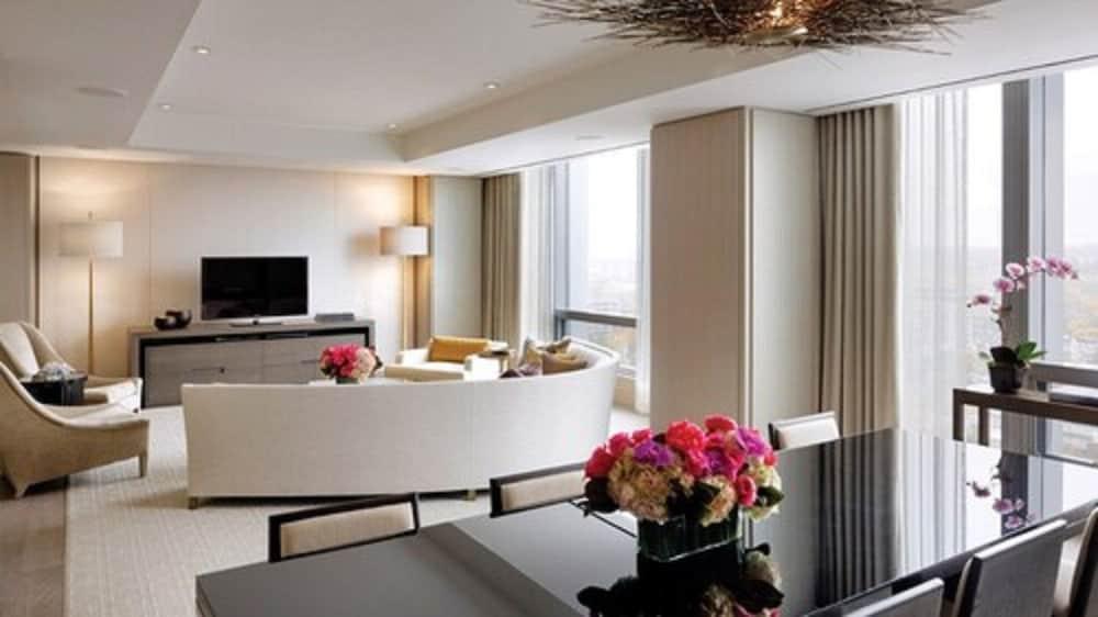 Four Seasons Hotel