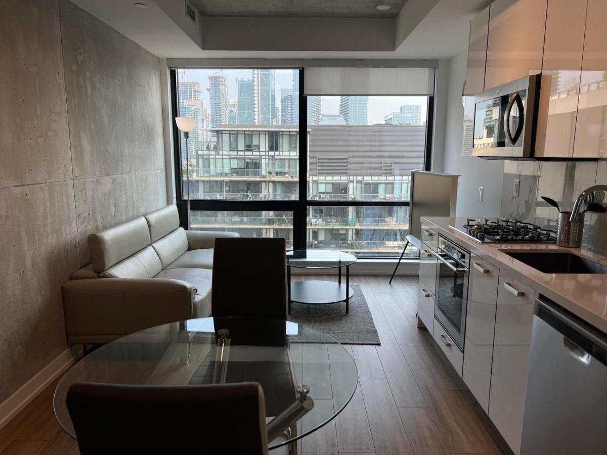 Apartment Perfectly Located Cozy Open-concept Toronto