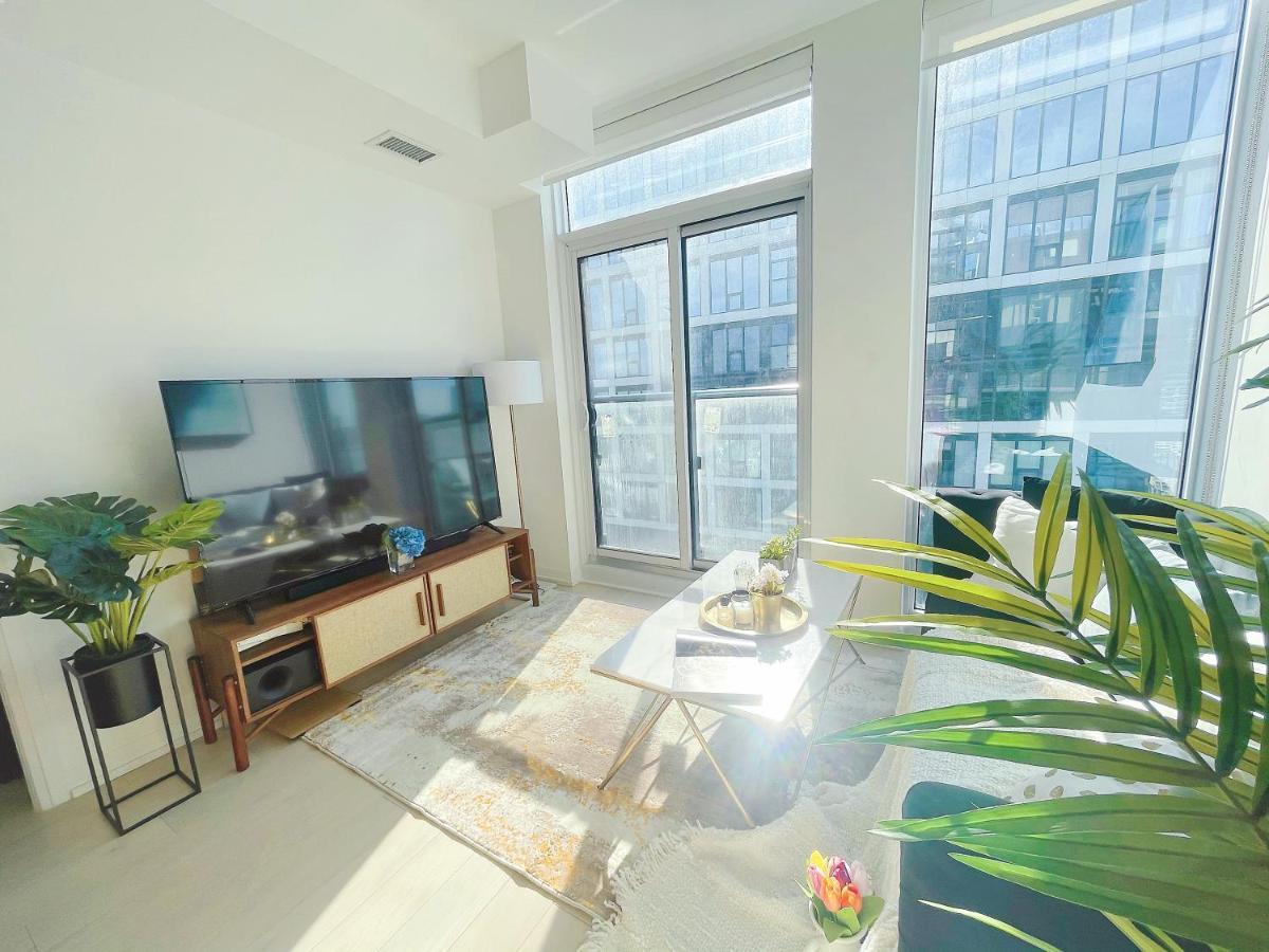 Infivilla Boutique Penthouse-live In The Sky With Amazing Lakeview! Downtown Toronto!b Apartment