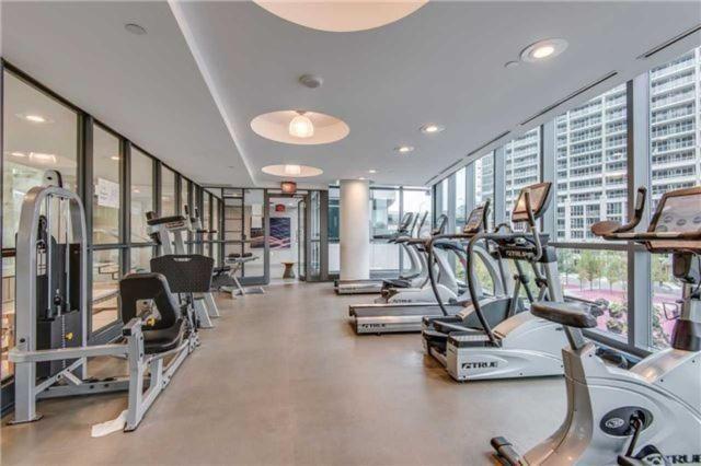 Lakefront Living Downtown - Free Parking, Gym, Indoor Pool Apartment *
