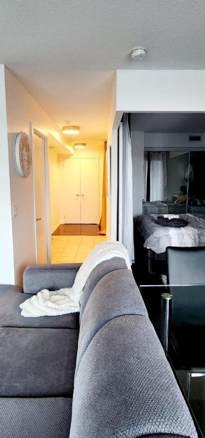 Lakefront Living Downtown - Free Parking, Gym, Indoor Pool