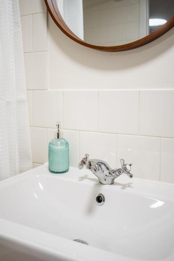 2br Modern Apt - Near The Trinity Bellwoods Park Apartment