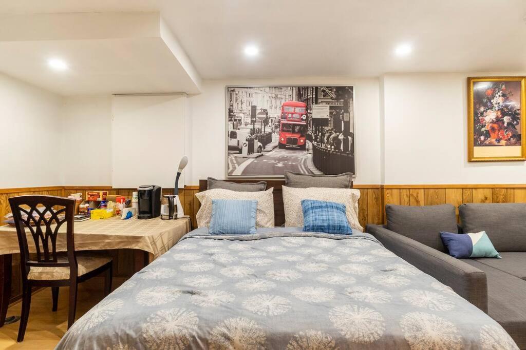 Guest house Big Oasis Studio Near Airport Yyz *
