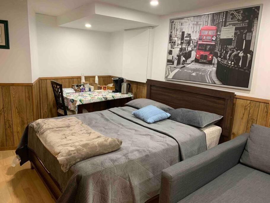 Guest house Big Oasis Studio Near Airport Yyz Toronto