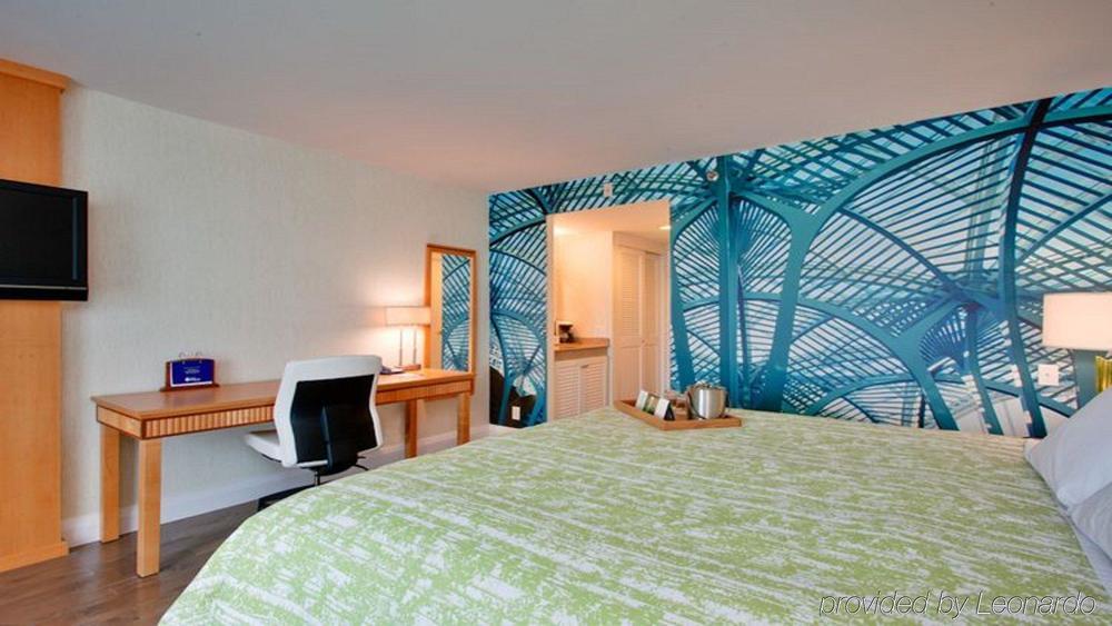 Western Premier Airport Carlingview Hotel 3*