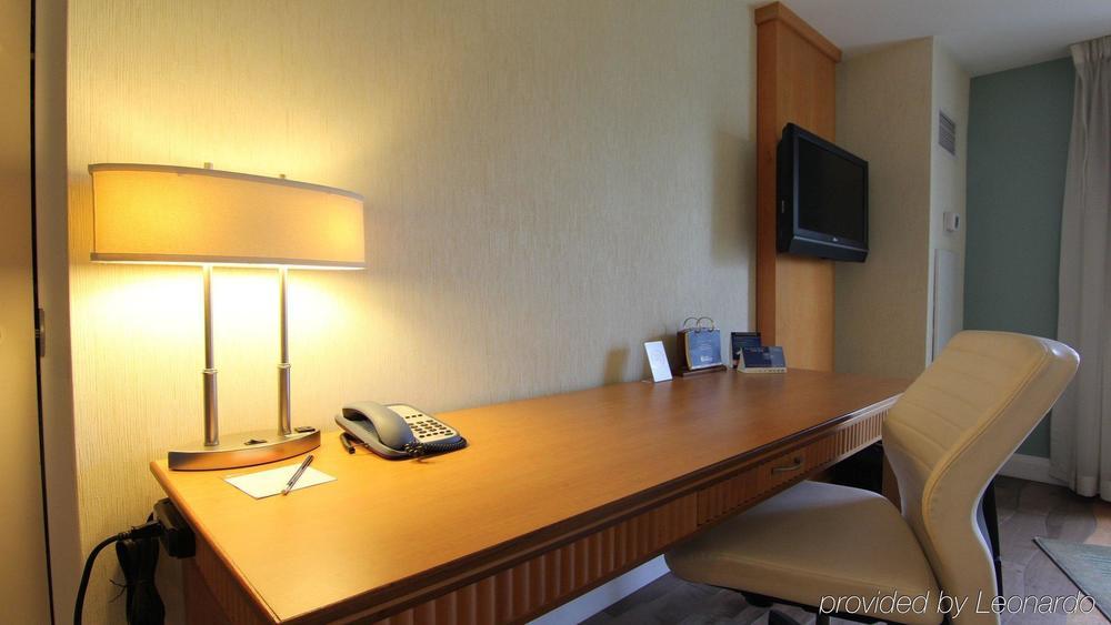 Hotel Western Premier Airport Carlingview 3*