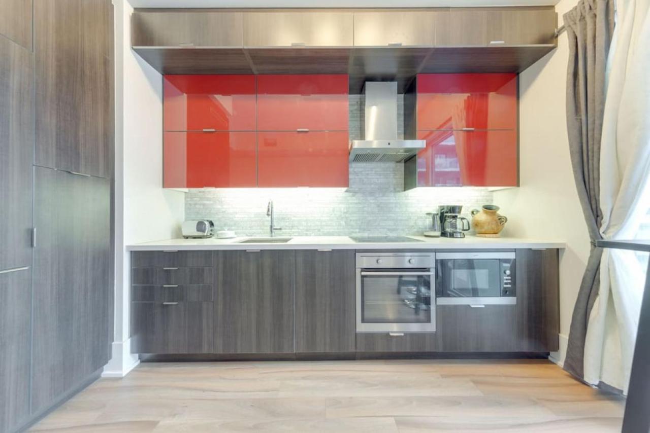 1 Bedroom Furnished With Balcony Across Cn Tower Holiday home Toronto