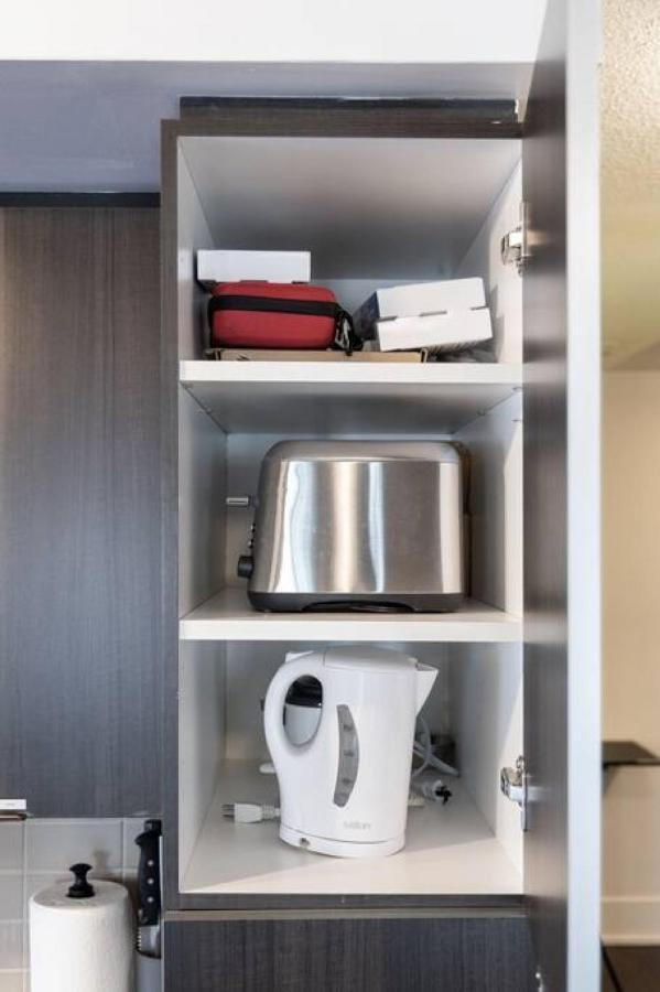 3br Rooftop Pool Gym Steps To Mtcc And Cn Tower With Parking *