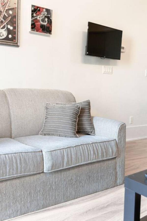 1 Bedroom Furnished With Balcony Across Cn Tower *