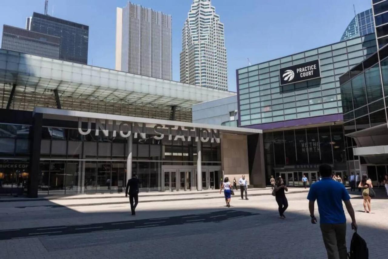 1 Bedroom Furnished With Balcony Across Cn Tower