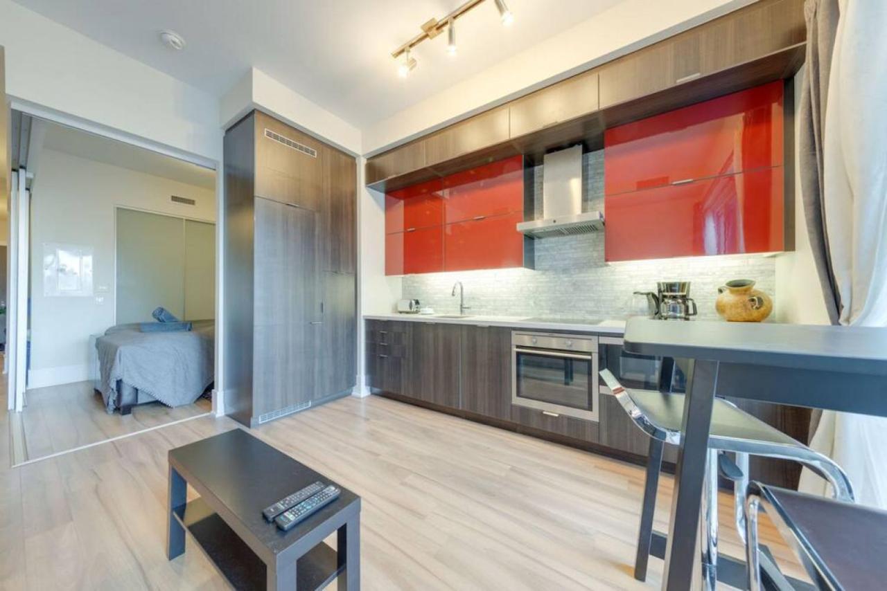 Holiday home 1 Bedroom Furnished With Balcony Across Cn Tower *