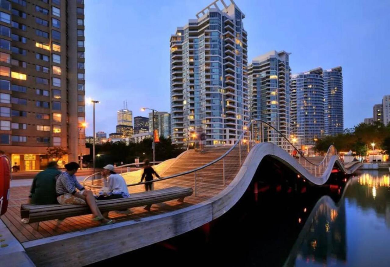 1 Bedroom Furnished With Balcony Across Cn Tower Holiday home