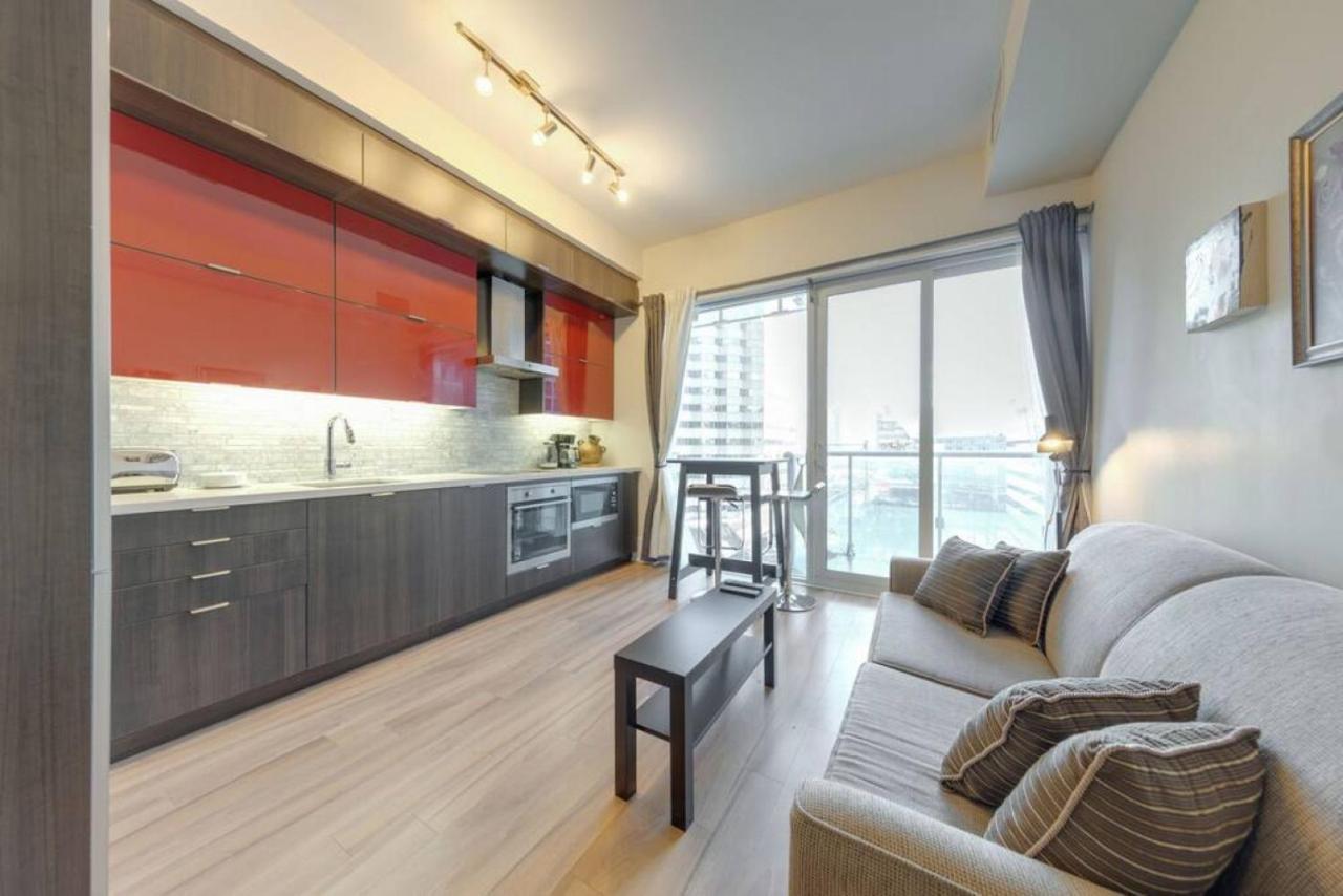 1 Bedroom Furnished With Balcony Across Cn Tower Holiday home *
