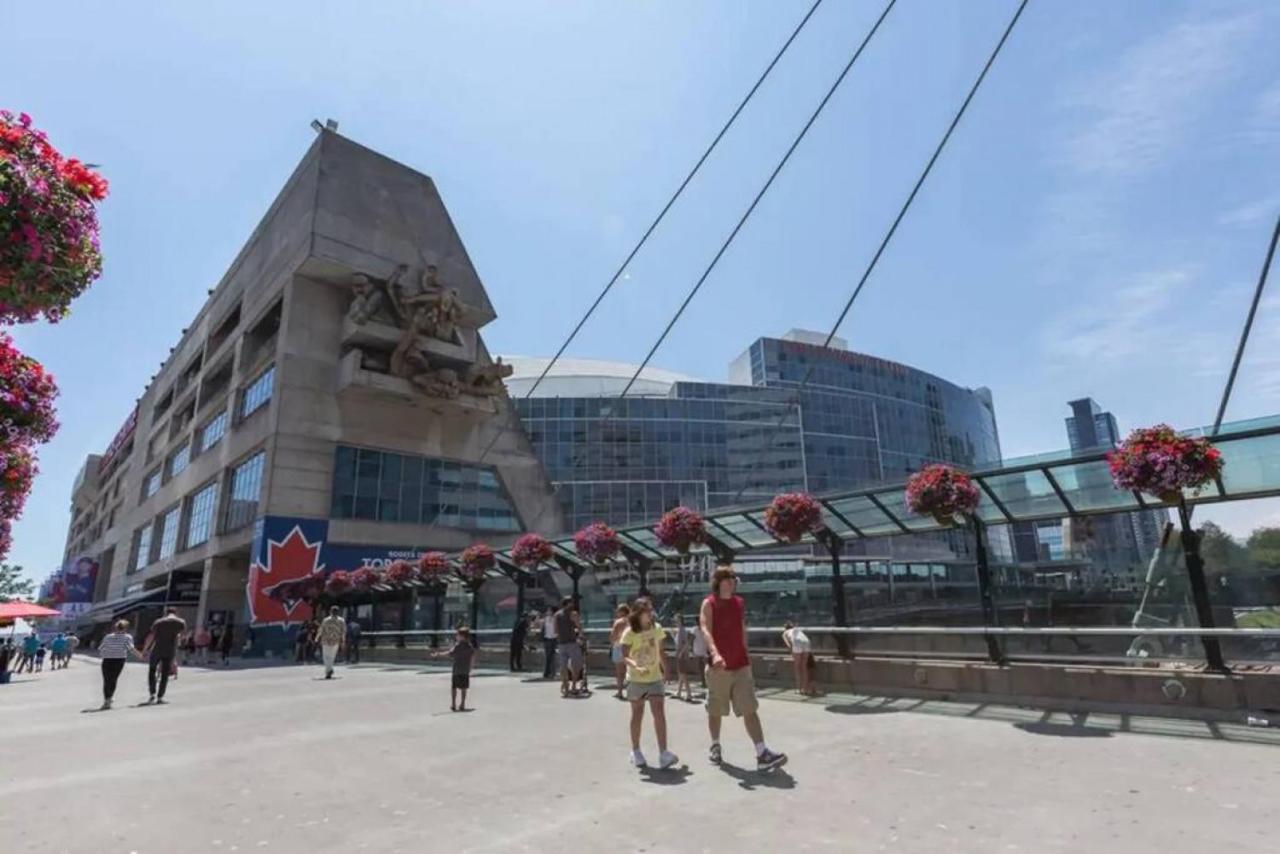 1 Bedroom Furnished With Balcony Across Cn Tower Holiday home Toronto