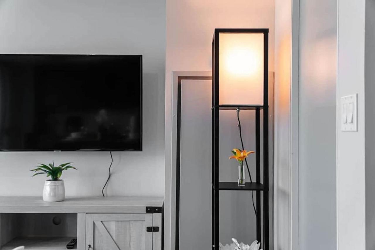 Beautiful 1bd 1ba And Views *
