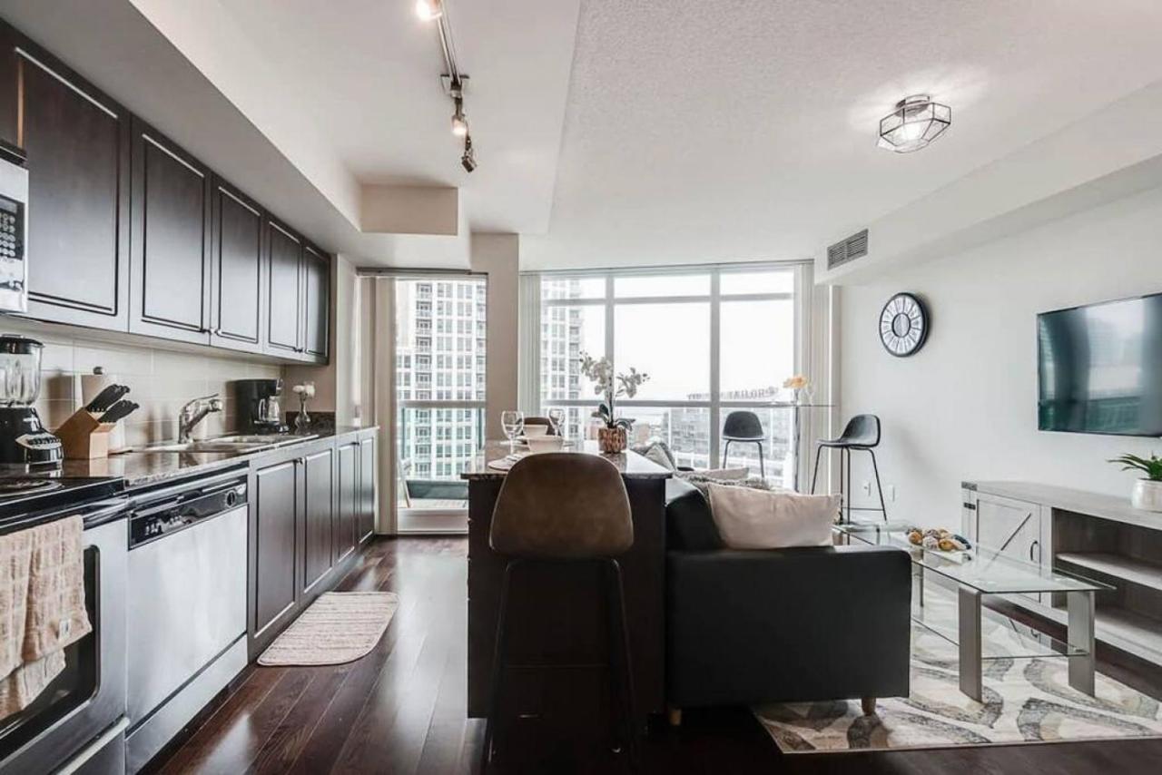 Beautiful 1bd 1ba And Views Holiday home Toronto