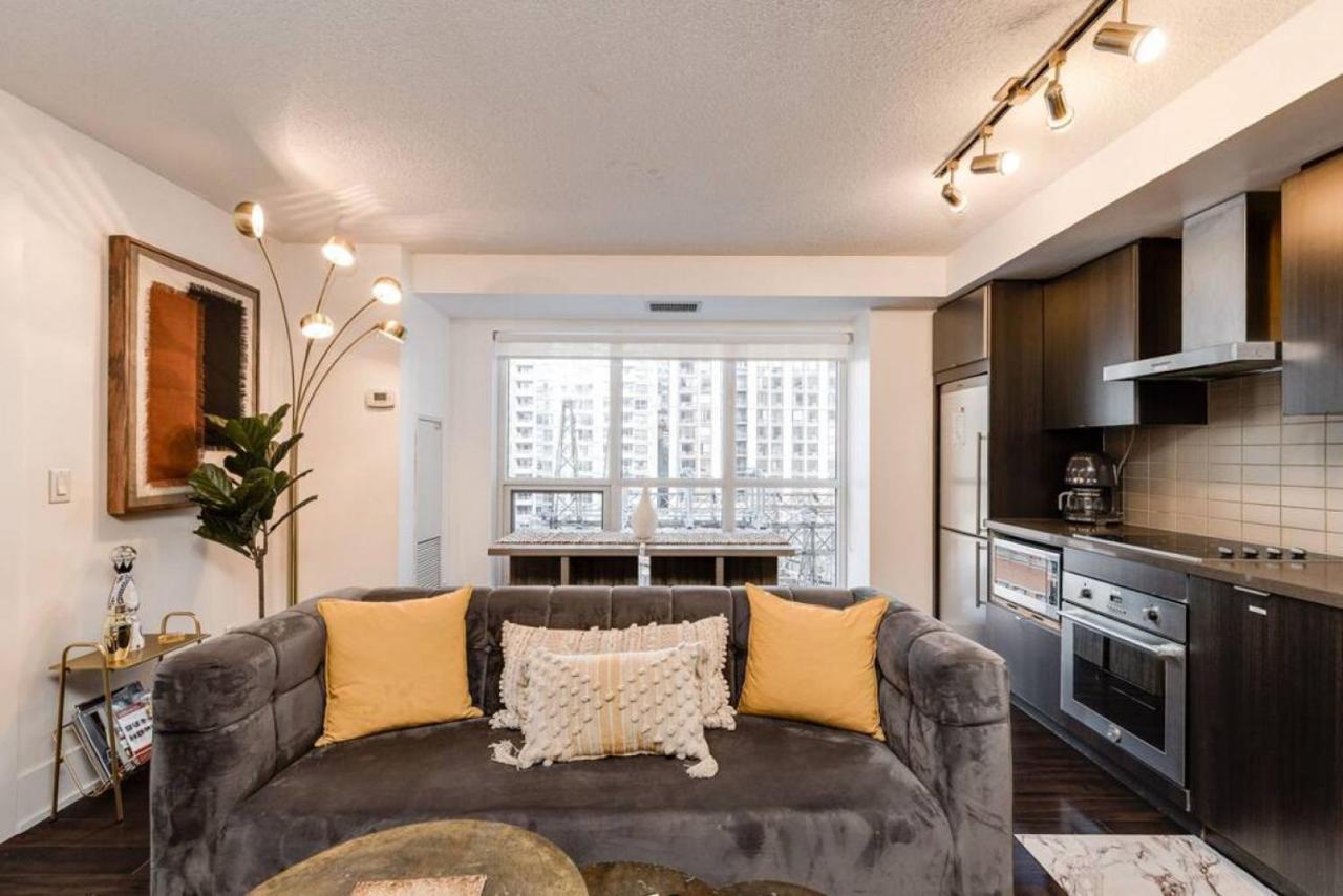 3br Rooftop Pool Gym Steps To Mtcc And Cn Tower With Parking * Toronto