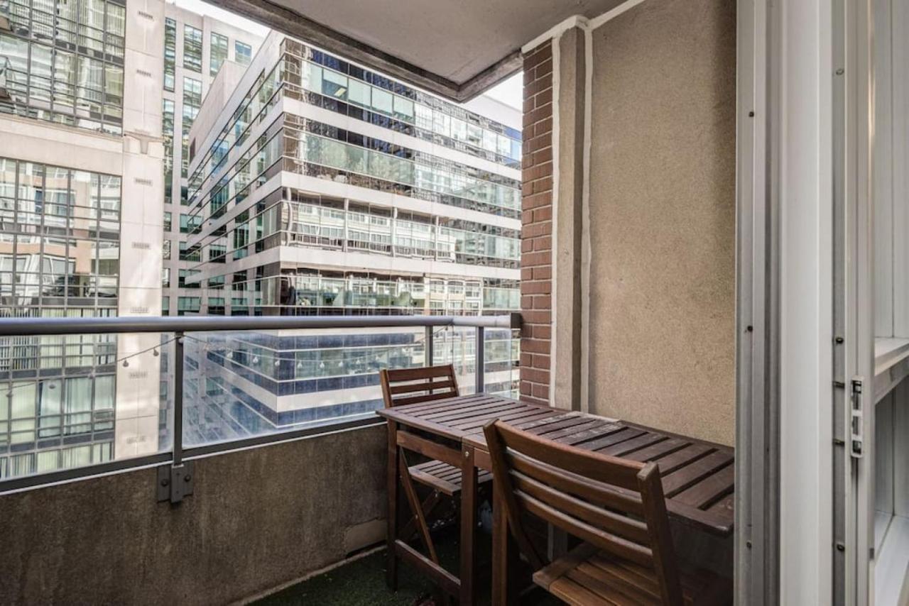Urban With Highspeed Wifi Near Shopping Malls Holiday home Toronto